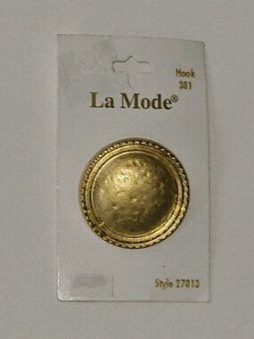 NOS La Mode Matte Gold Tone Button Round Approx 1.5" Hook 381 Style 27013 Italy